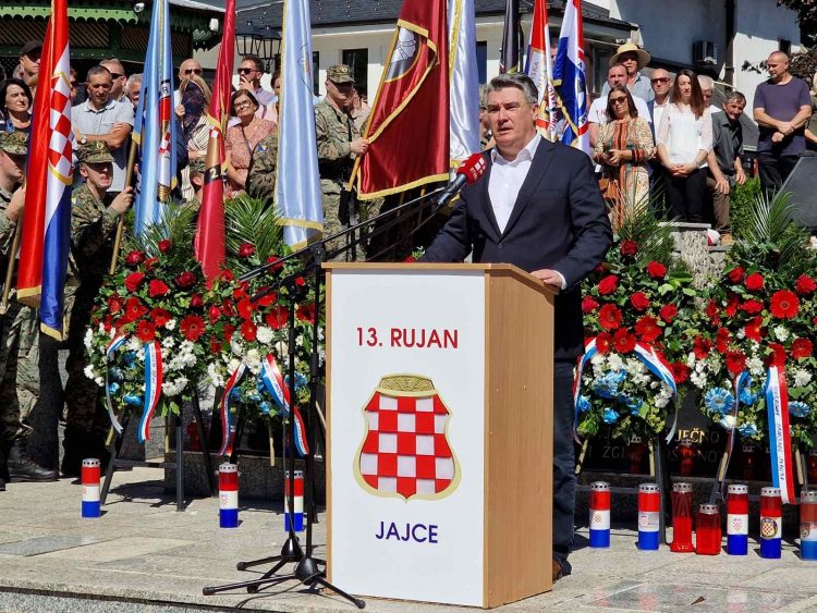 Zoran Milanović u Jajcu: Čizme na terenu i krv hrvatskih vojnika